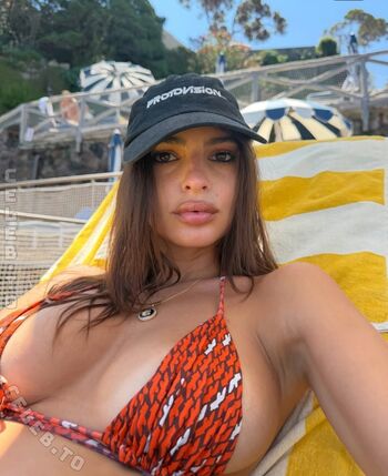 Emily ratajkowski  page leaked private photo uncensored HD quality