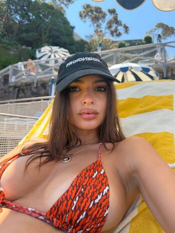 Emily ratajkowski  page leaked private photo uncensored HD quality