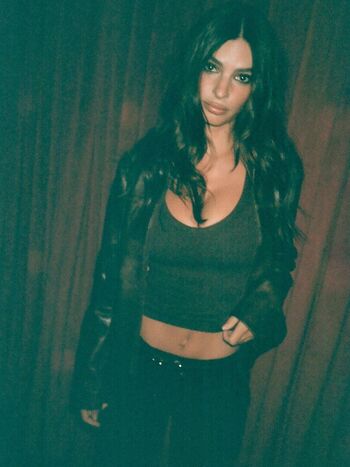 Emily ratajkowski leaked private photo uncensored HD quality