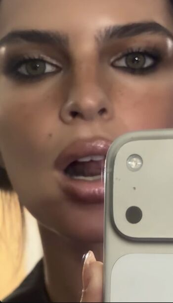 Emily ratajkowski  page leaked private photo uncensored HD quality