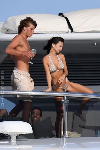 Emily ratajkowski  page leaked private photo uncensored HD quality
