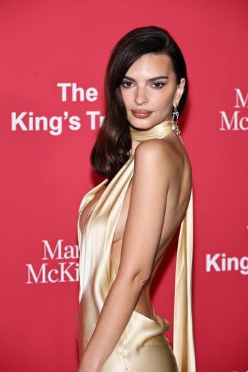 Emily ratajkowski  page leaked private photo uncensored HD quality