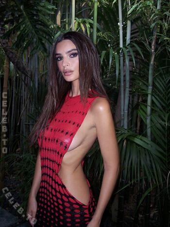 Emily ratajkowski  page leaked private photo uncensored HD quality