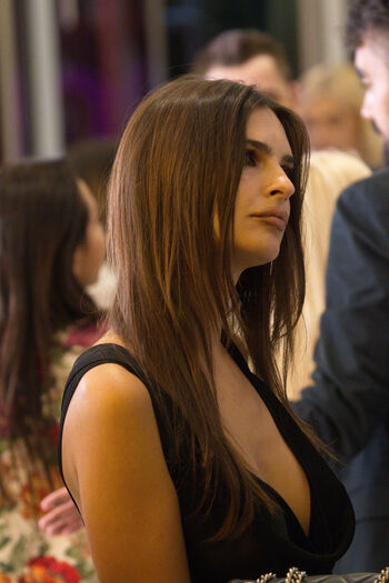 Emily ratajkowski leaked private photo uncensored HD quality