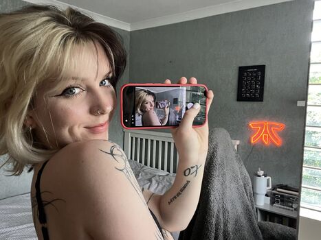 Emzeeni page leaked private photo uncensored HD quality