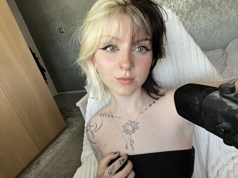 Emzeeni leaked private photo uncensored HD quality