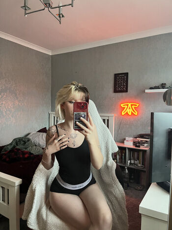 Emzeeni leaked private photo uncensored HD quality