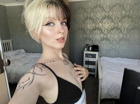 Emzeeni leaked private photo uncensored HD quality