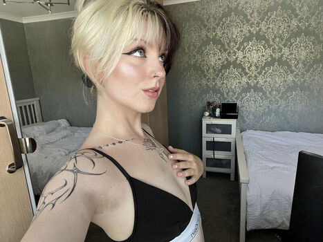 Emzeeni leaked private photo uncensored HD quality