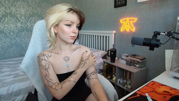 Emzeeni leaked private photo uncensored HD quality