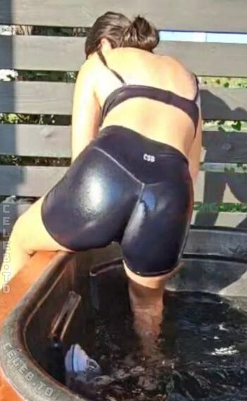 Extraemily page leaked private photo uncensored HD quality