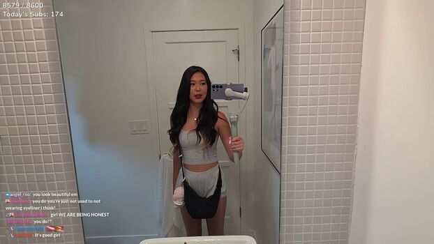 Extraemily leaked private photo uncensored HD quality