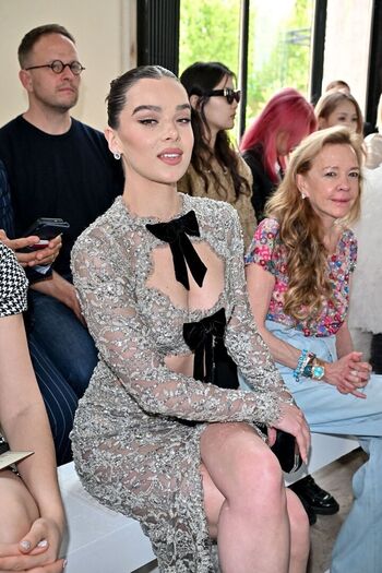 Hailee steinfeld  page leaked private photo uncensored HD quality
