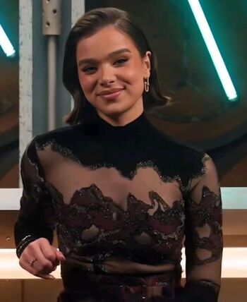 Hailee steinfeld  page leaked private photo uncensored HD quality