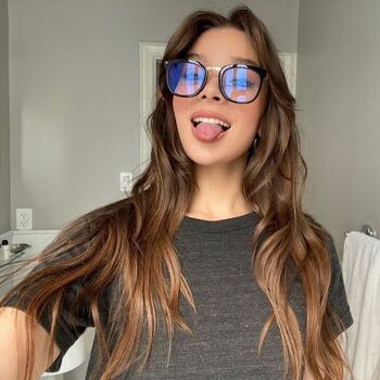 Hailee steinfeld  page leaked private photo uncensored HD quality