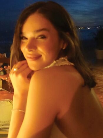 Hailee steinfeld  page leaked private photo uncensored HD quality