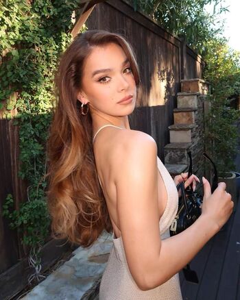 Hailee steinfeld leaked private photo uncensored HD quality