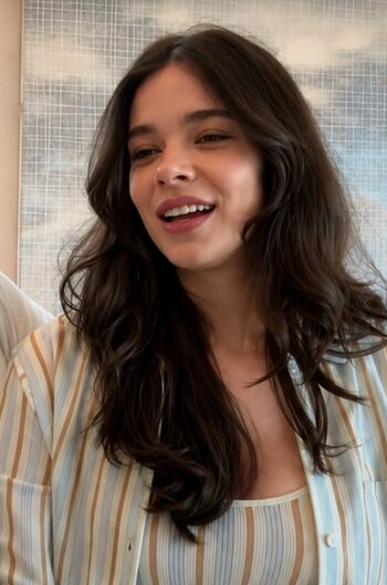 Hailee steinfeld leaked private photo uncensored HD quality