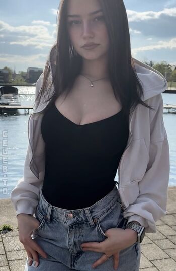 Hannahluisienne page leaked private photo uncensored HD quality