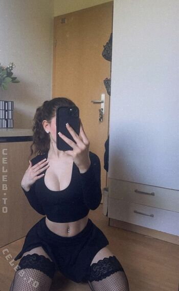 Hannahluisienne leaked private photo uncensored HD quality