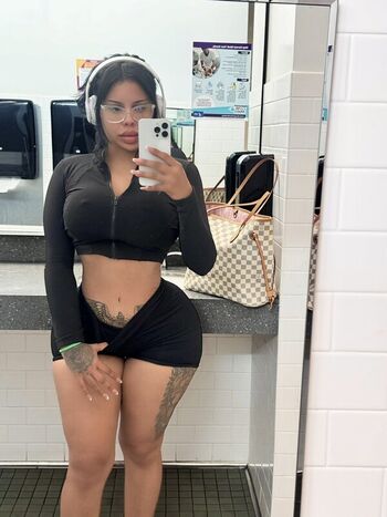 Iluvcinnie page leaked private photo uncensored HD quality