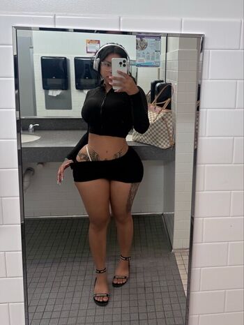 Iluvcinnie page leaked private photo uncensored HD quality