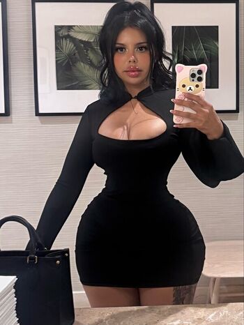 Iluvcinnie page leaked private photo uncensored HD quality