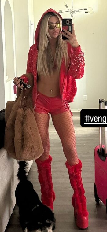 Izzi dame page leaked private photo uncensored HD quality