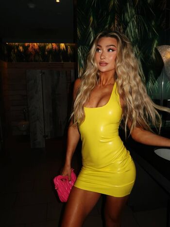 Izzi dame page leaked private photo uncensored HD quality