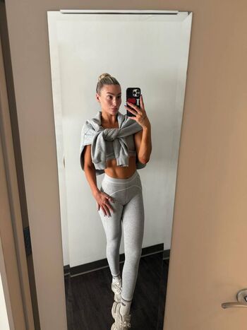 Izzi dame page leaked private photo uncensored HD quality