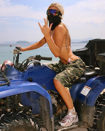 Izzi dame page leaked private photo uncensored HD quality
