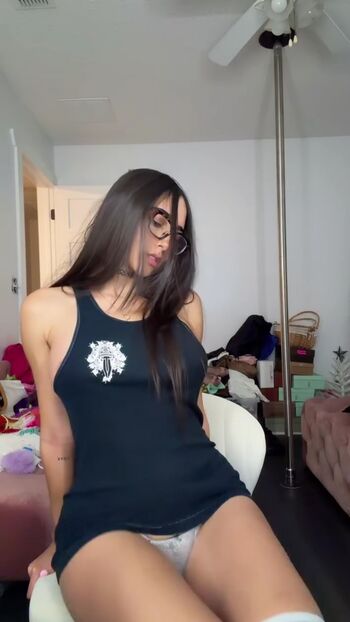 Izzygreen  page leaked private photo uncensored HD quality