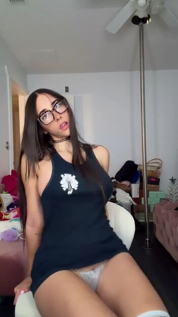 Izzygreen  page leaked private photo uncensored HD quality