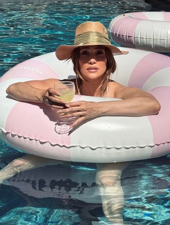 Jennifer lopez  page leaked private photo uncensored HD quality