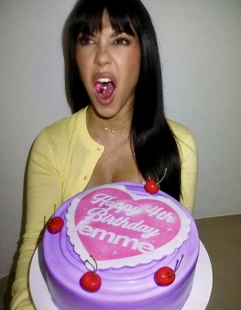Kourtney kardashian leaked private photo uncensored HD quality