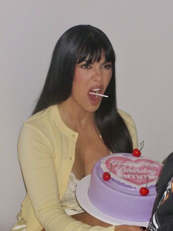Kourtney kardashian leaked private photo uncensored HD quality