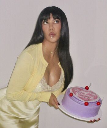 Kourtney kardashian leaked private photo uncensored HD quality