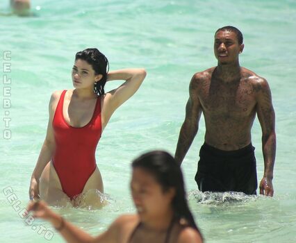 Kylie jenner  page leaked private photo uncensored HD quality