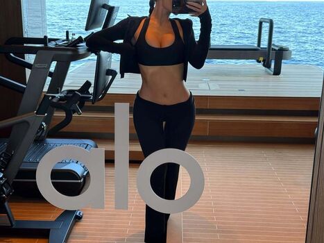 Kylie jenner  page leaked private photo uncensored HD quality