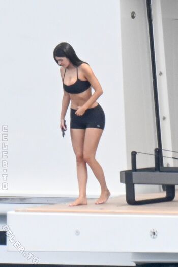 Kylie jenner  page leaked private photo uncensored HD quality