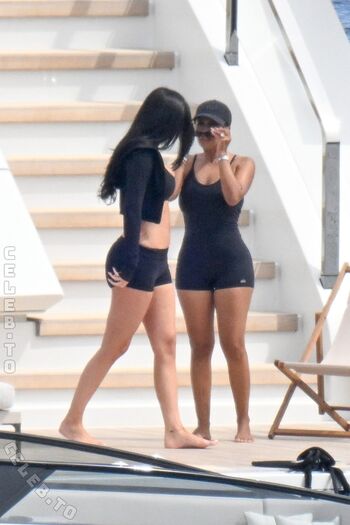 Kylie jenner  page leaked private photo uncensored HD quality