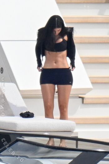 Kylie jenner  page leaked private photo uncensored HD quality
