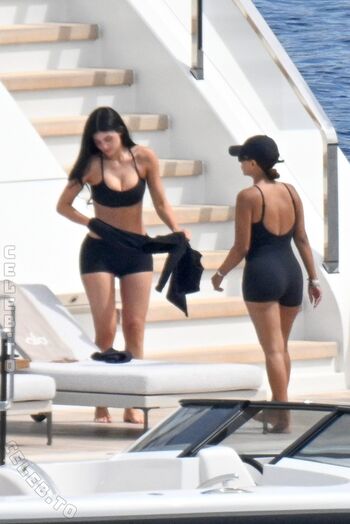 Kylie jenner  page leaked private photo uncensored HD quality