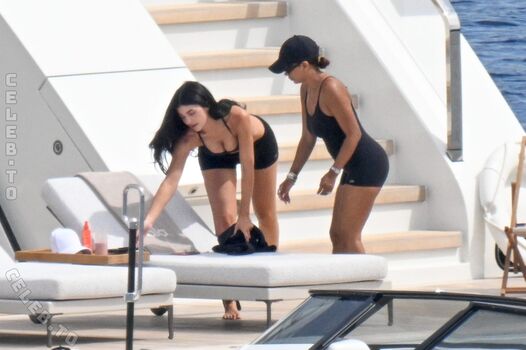 Kylie jenner  page leaked private photo uncensored HD quality