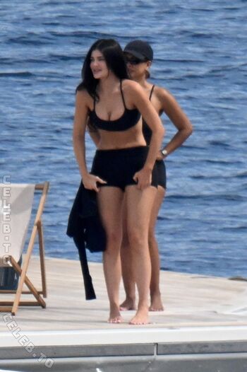 Kylie jenner  page leaked private photo uncensored HD quality