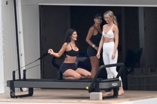 Kylie jenner  page leaked private photo uncensored HD quality