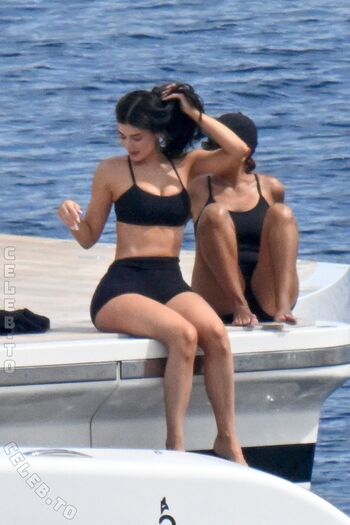 Kylie jenner  page leaked private photo uncensored HD quality
