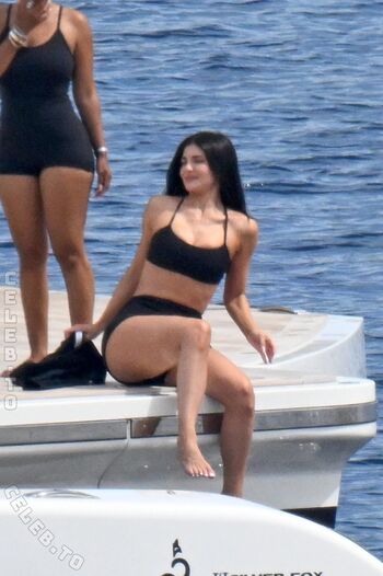 Kylie jenner  page leaked private photo uncensored HD quality