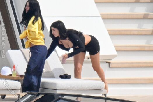 Kylie jenner  page leaked private photo uncensored HD quality