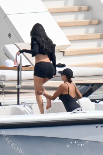 Kylie jenner  page leaked private photo uncensored HD quality
